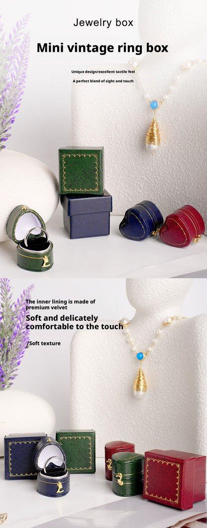 Faux Leather Ring Box Vintage Style – Retro Keepsake Case with Gold Latch