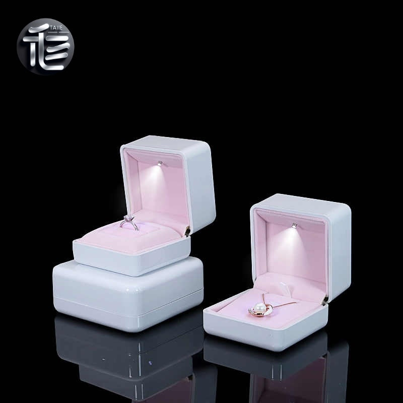 5pcs White LED Jewelry Box with Pink Velvet Interior for Ring and Necklace