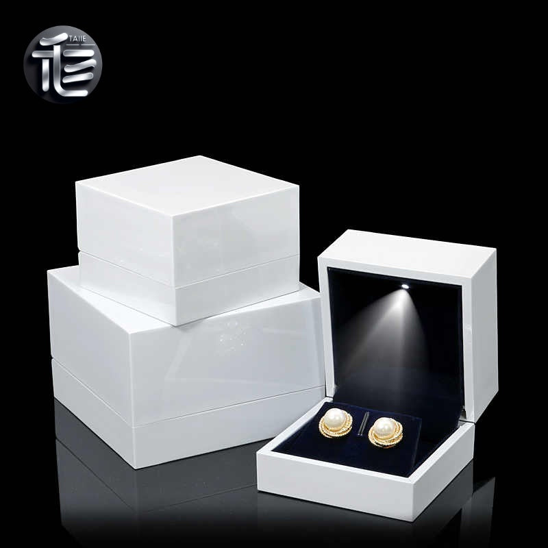 5pcs LED Jewelry Box with Light for Necklace Ring and Bracelet Gift