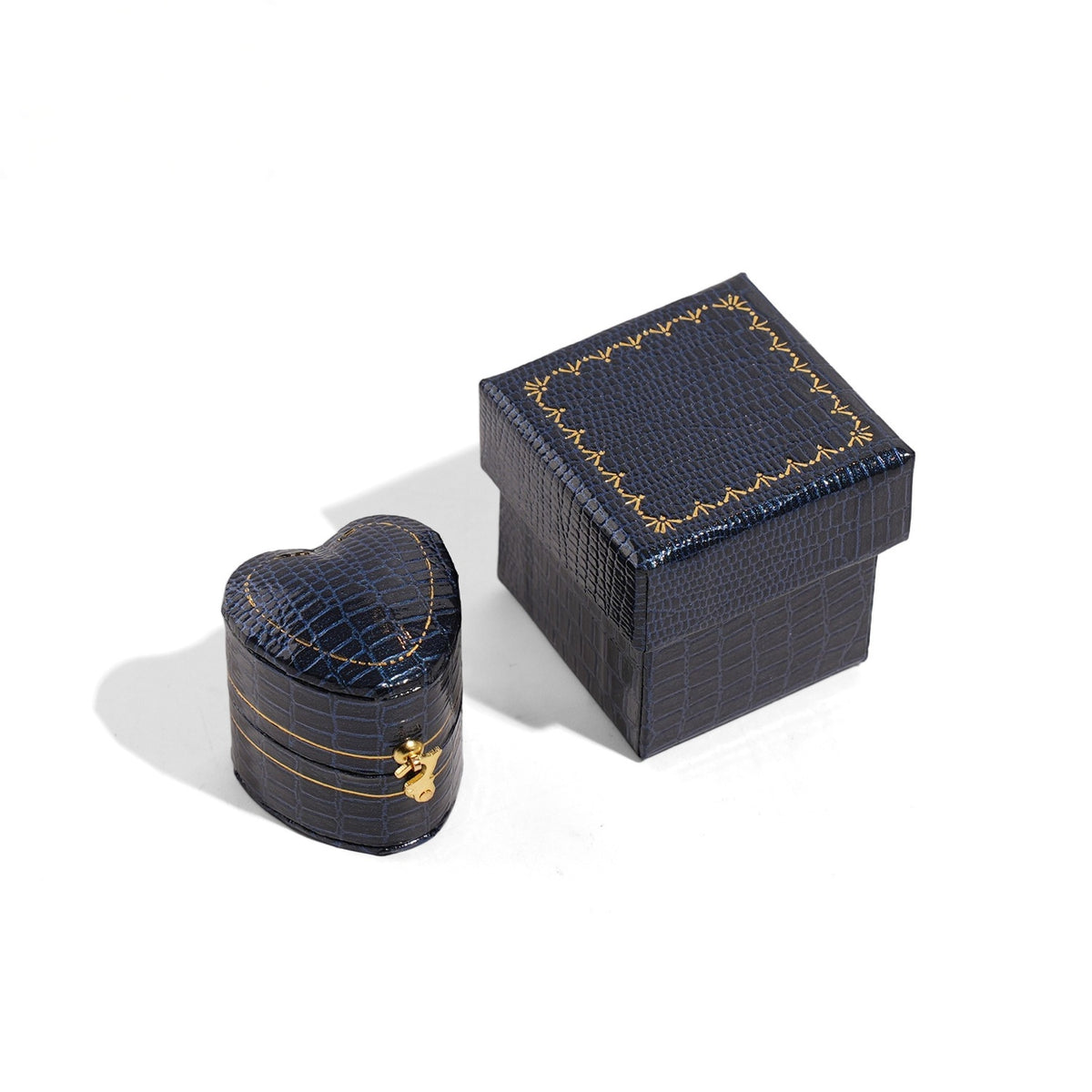 Faux Leather Ring Box Vintage Style – Retro Keepsake Case with Gold Latch