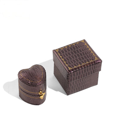 Faux Leather Ring Box Vintage Style – Retro Keepsake Case with Gold Latch