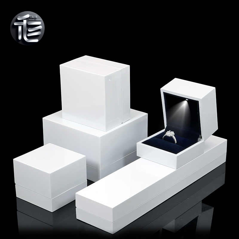 5pcs LED Jewelry Box with Light for Necklace Ring and Bracelet Gift
