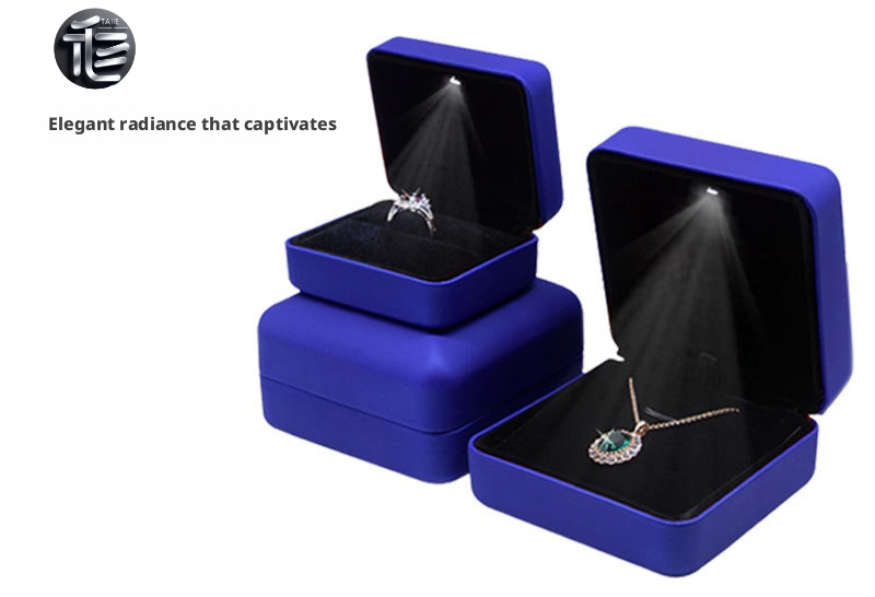 5pcs LED Jewelry Box with Bat Heart Ring for Gothic Proposal and Gift