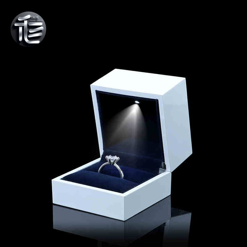 5pcs LED Jewelry Box with Light for Necklace Ring and Bracelet Gift