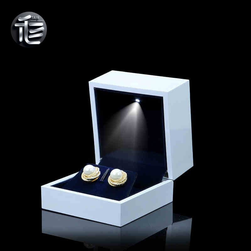 5pcs LED Jewelry Box with Light for Necklace Ring and Bracelet Gift